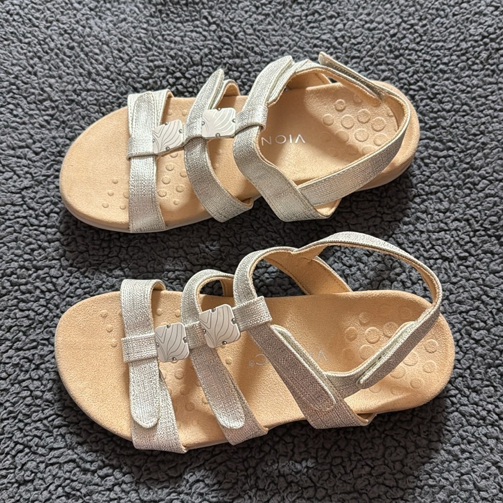 Vionic Amber Women's Adjustable Slide Sandal - O Silver Met Linen size 8 - Picture 2 of 15